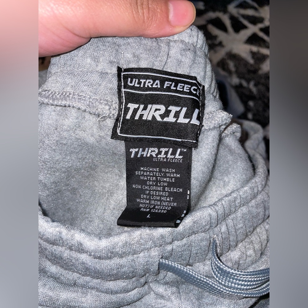 THRILL PANTS 🧚🏻♂️ - Picture 3 of 4